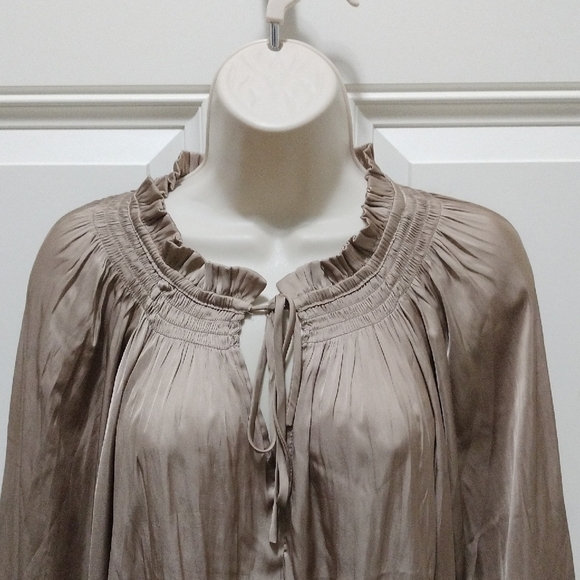 Carmen Marc Valvo Taupe Blouse 3X - Picture 4 of 5